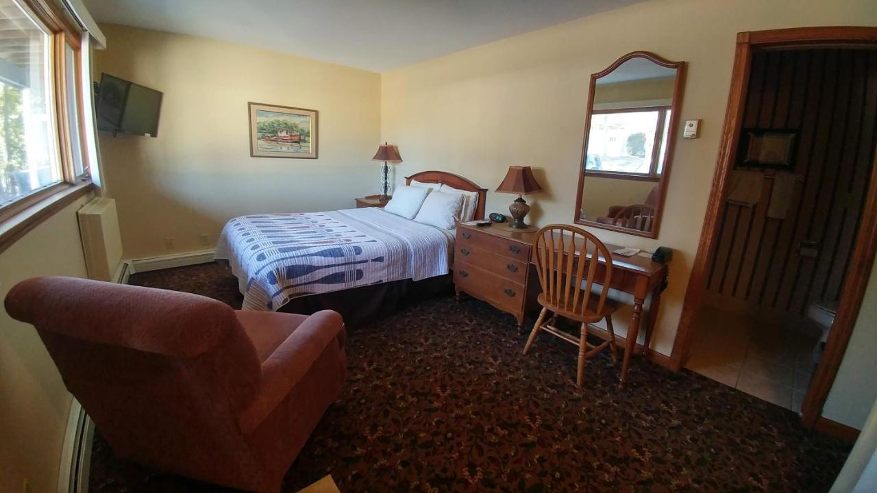 Snug Harbor Inn Sturgeon Bay Ngoại thất bức ảnh