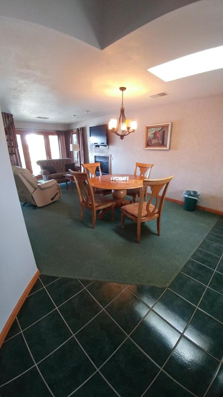 Snug Harbor Inn Sturgeon Bay Ngoại thất bức ảnh