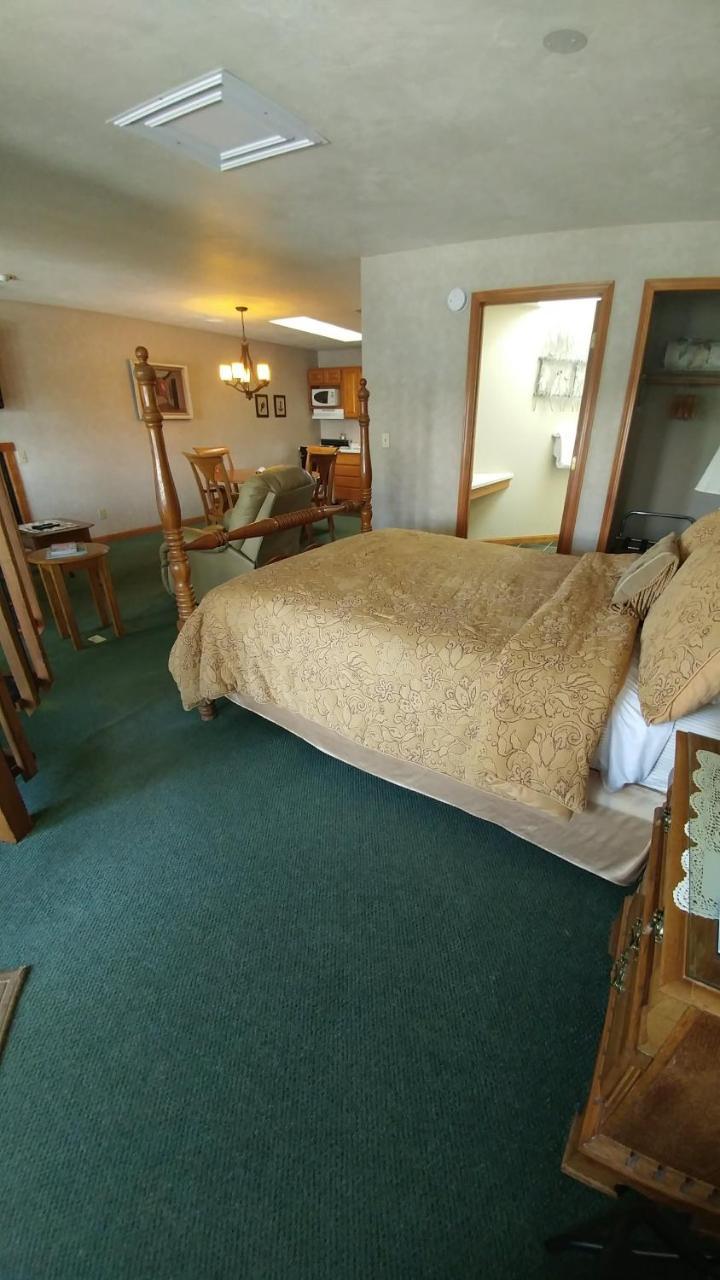 Snug Harbor Inn Sturgeon Bay Ngoại thất bức ảnh